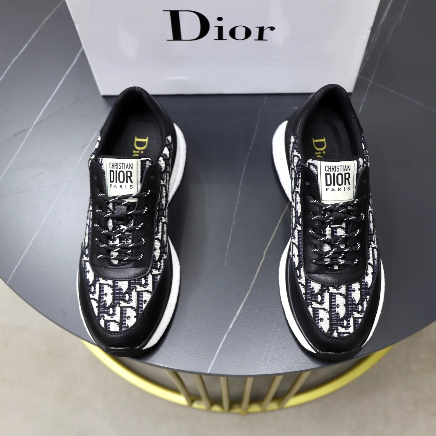 Ex-factory price: 462💰🙅‍♂️🙅‍♂️🙅‍♂️ Brand: Dior DIOR Standard code: 38-44 (45 customized) Grade: Same as the official website Material: Original material splicing Comfortable and breathable lining Lightweight and wear-resistant sports outsole Style category: Men's fashionable casual shoes Running sneakers Distinguished luxury brand elements Top luxury Color: actual picture color